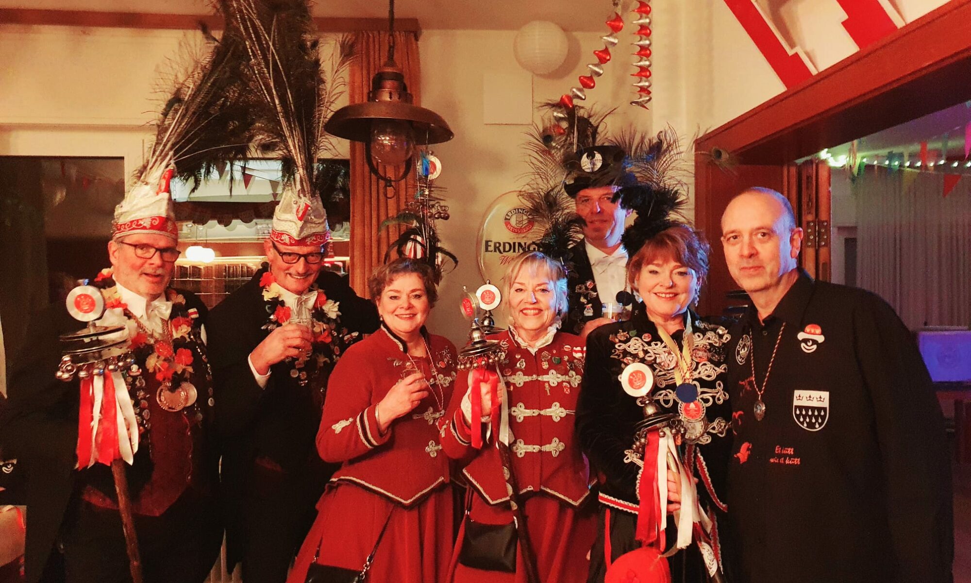 Deze foto is gemaakt toen we Holger hebben gehuldigd op het H.C.V. feest Bei Regi wat Holger voor ons had georganiseerd. Jan Geurts was toen prins carnaval 2023